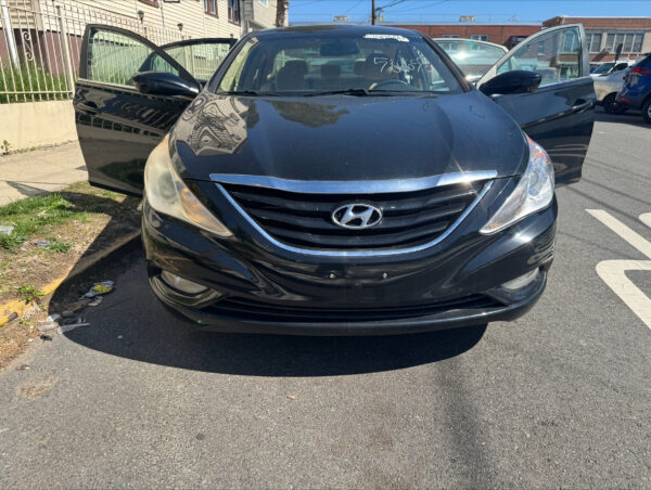 2013 Hyundai Sonata - Image 2