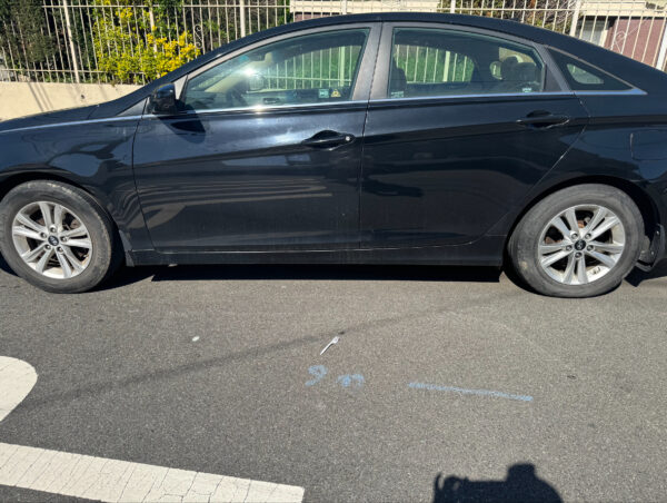 2013 Hyundai Sonata - Image 3