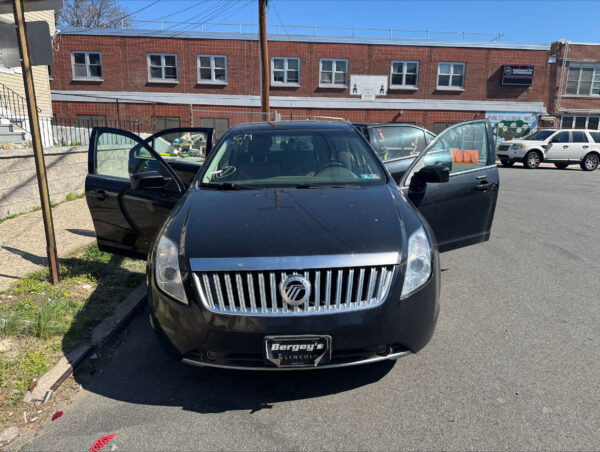 2011 Mercury Milan - Image 2